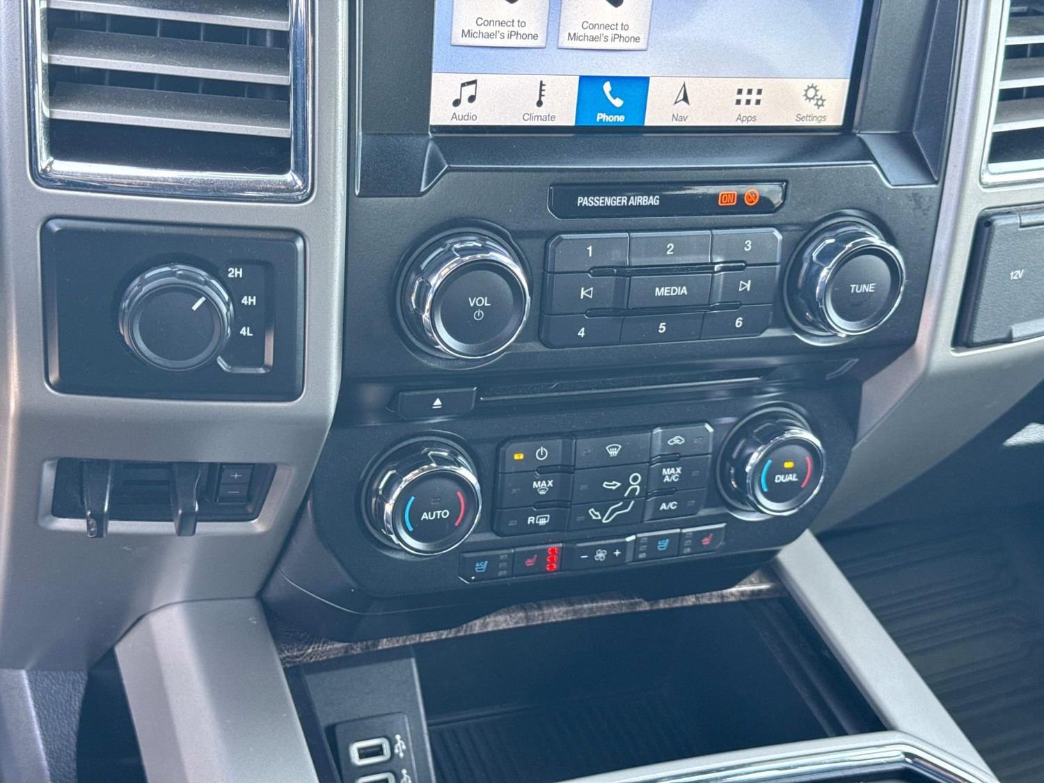 Used 2017 Ford F350 Lariat w/ Lariat Ultimate Package image 28