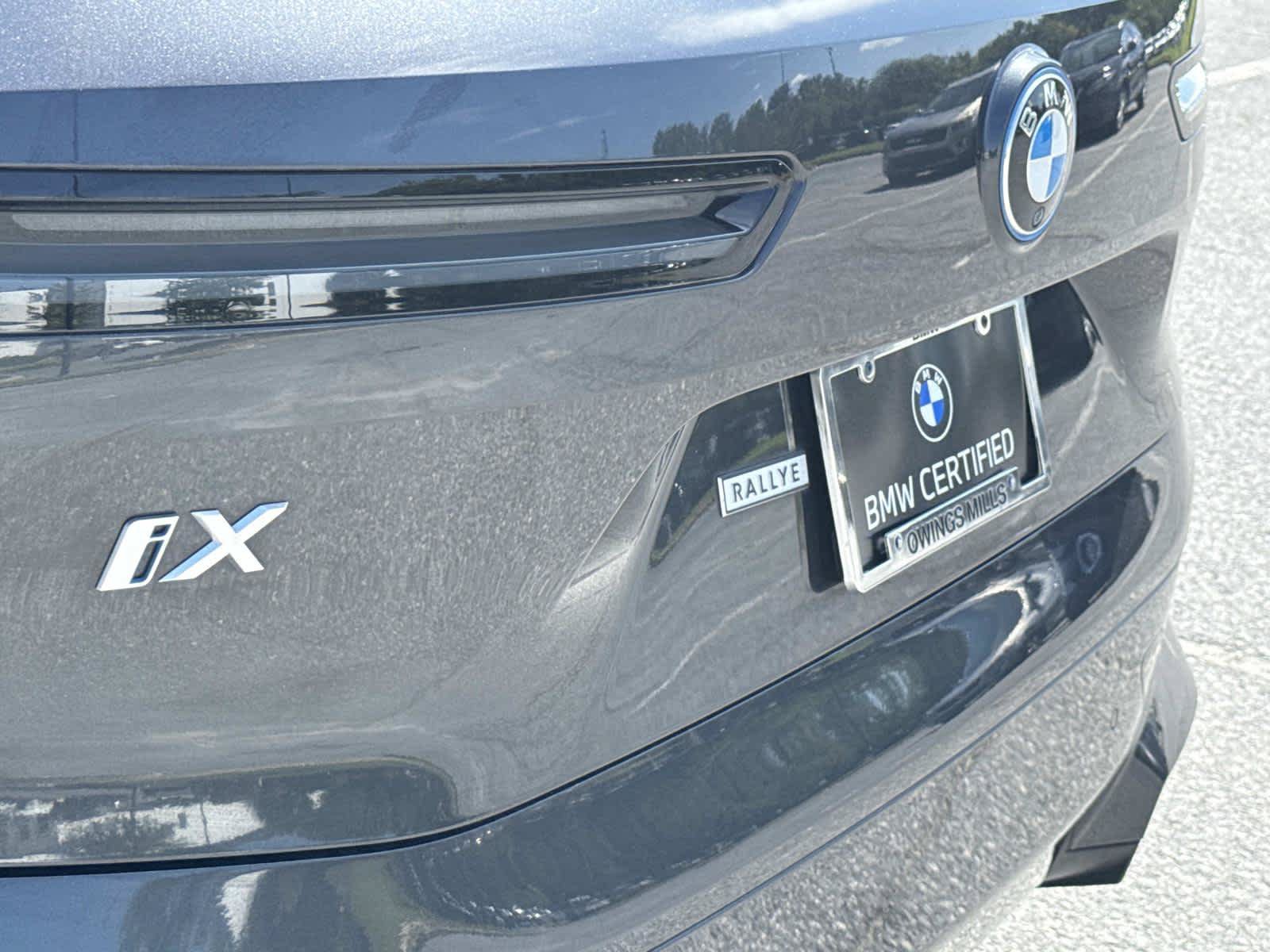 Used 2024 BMW iX xDrive50 w/ Premium Package AWD/4WD image 11