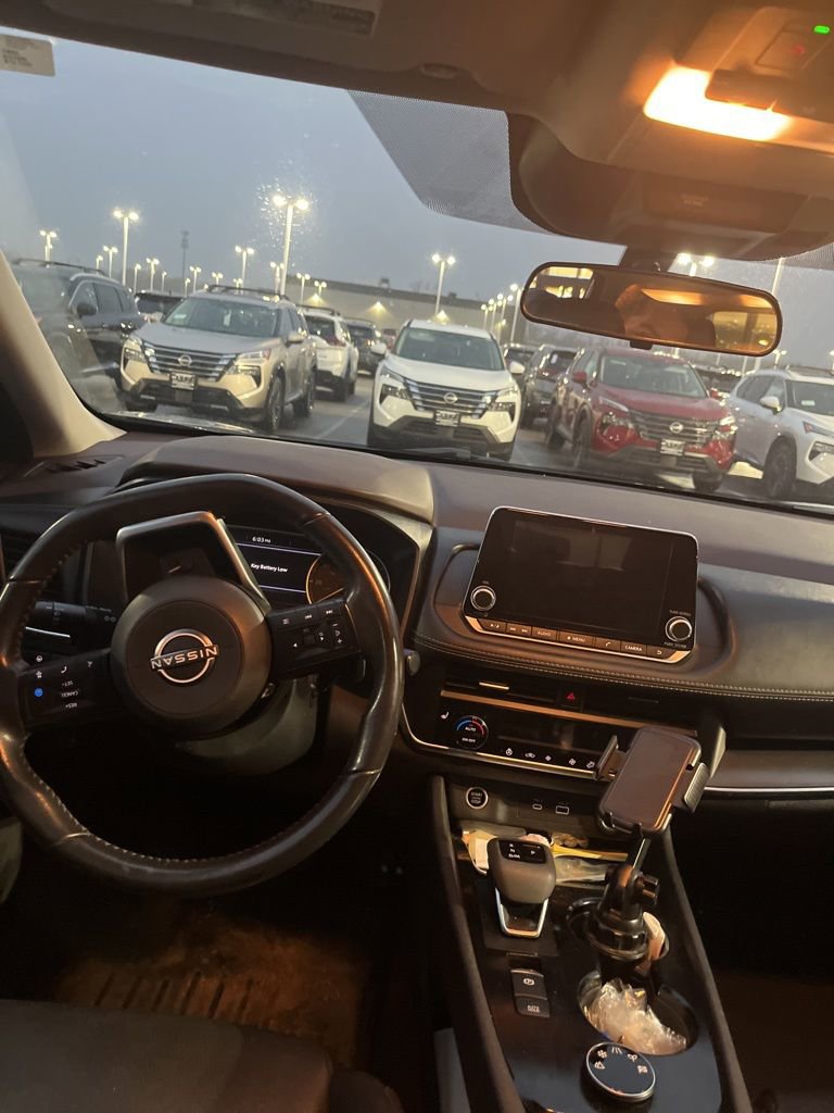 Used 2023 Nissan Rogue SV w/ SV Premium B Package image 6