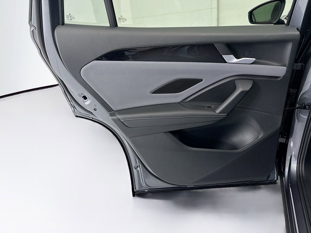New 2026 Volkswagen Tiguan SE R-Line image 24
