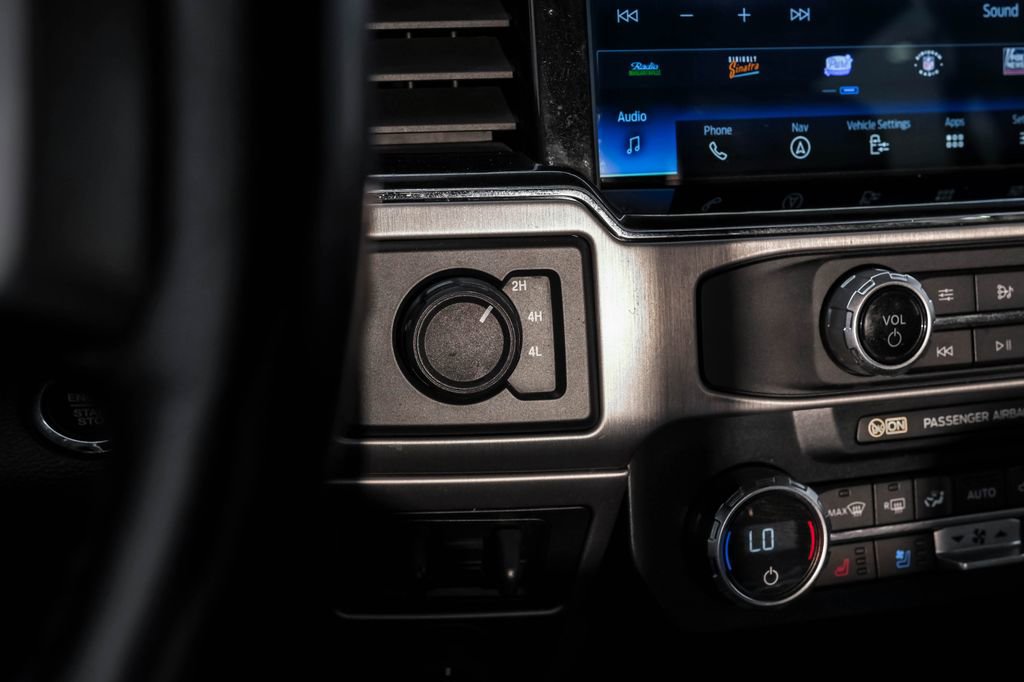 Used 2022 Ford F350 Platinum w/ FX4 Off-Road Package image 28