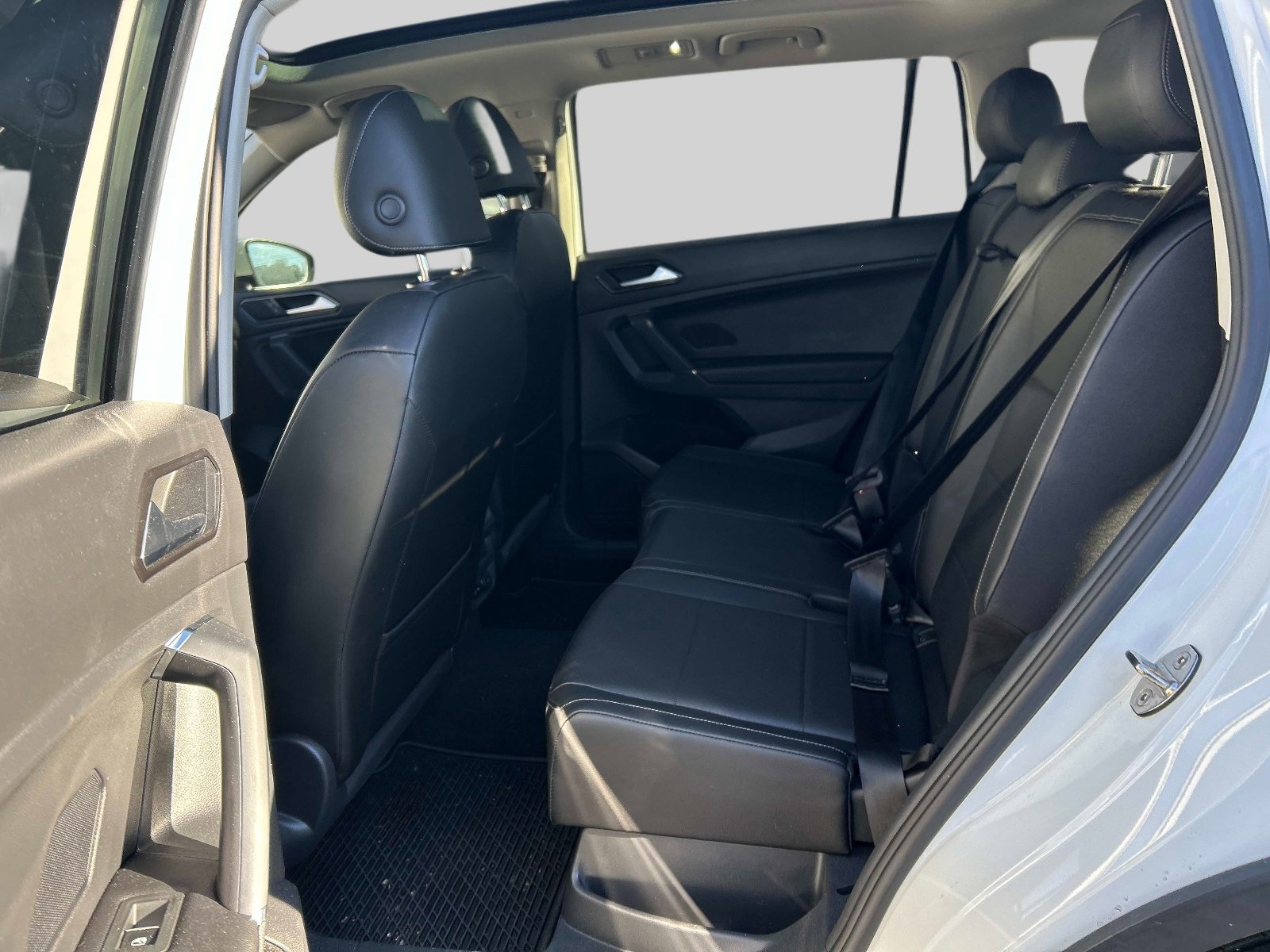 Used 2018 Volkswagen Tiguan SEL Premium AWD/4WD image 5