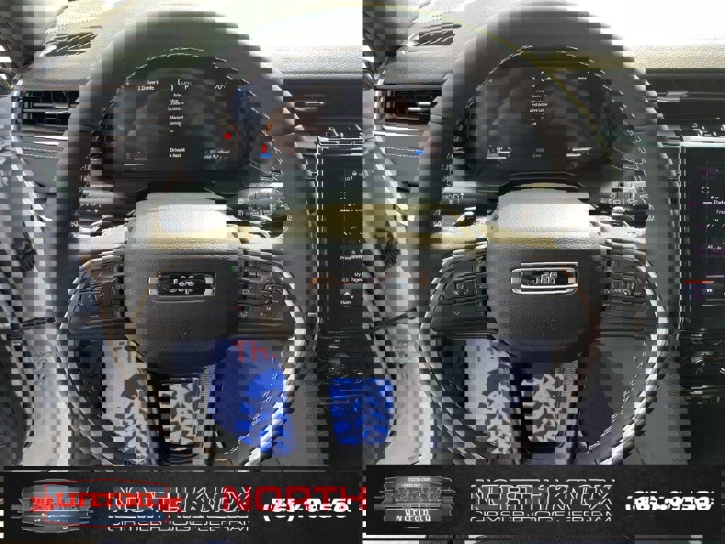 Used 2025 Jeep Grand Cherokee L Altitude image 8