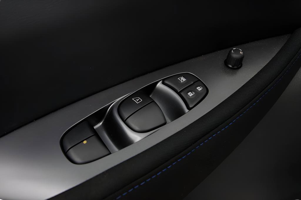 Used 2025 Nissan Leaf S image 13