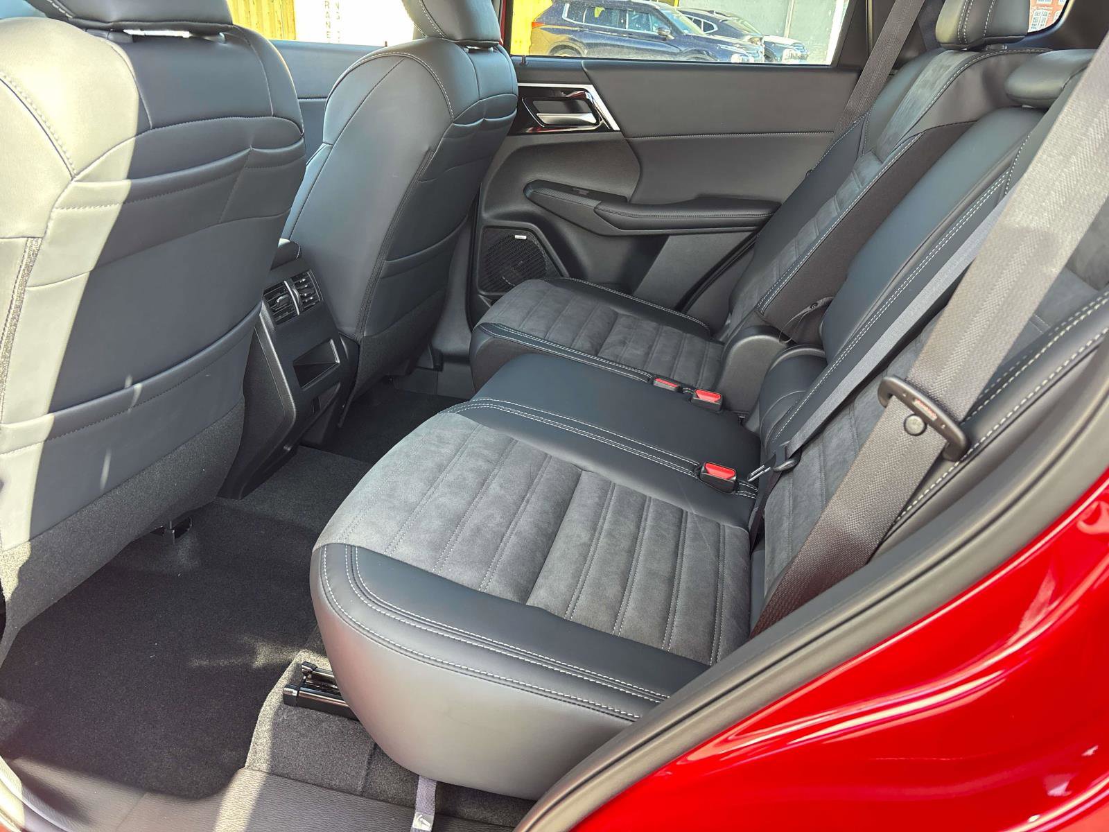 New 2026 Mitsubishi Outlander SE image 6