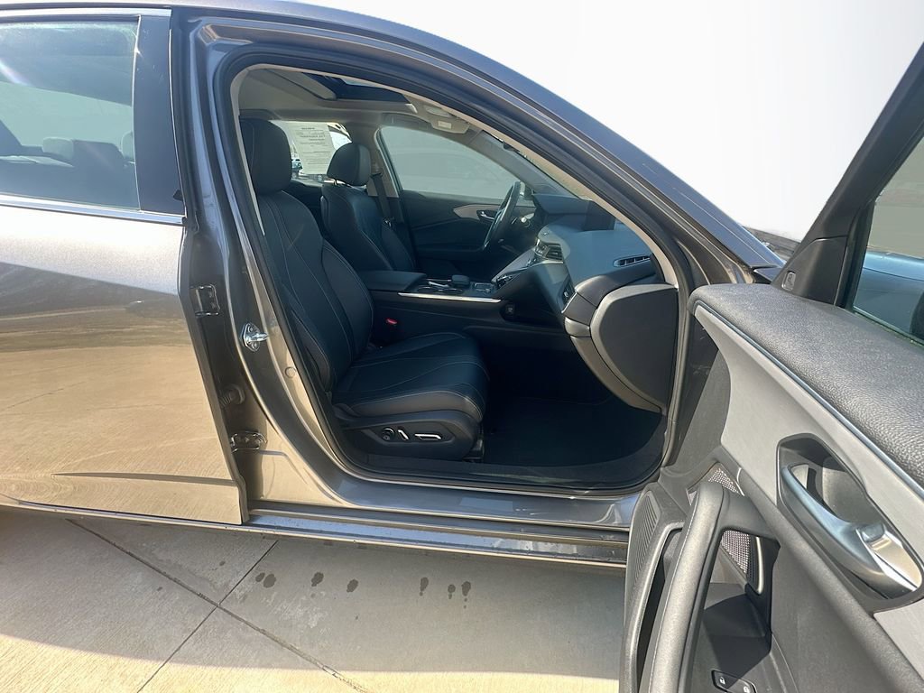 Used 2025 Acura TLX w/ Technology Package image 33