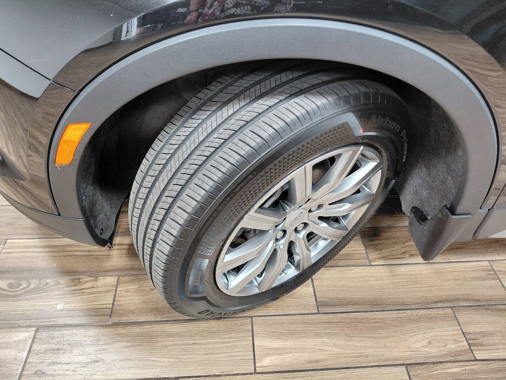Used 2023 Cadillac XT4 Premium Luxury w/ Technology Package AWD/4WD image 26