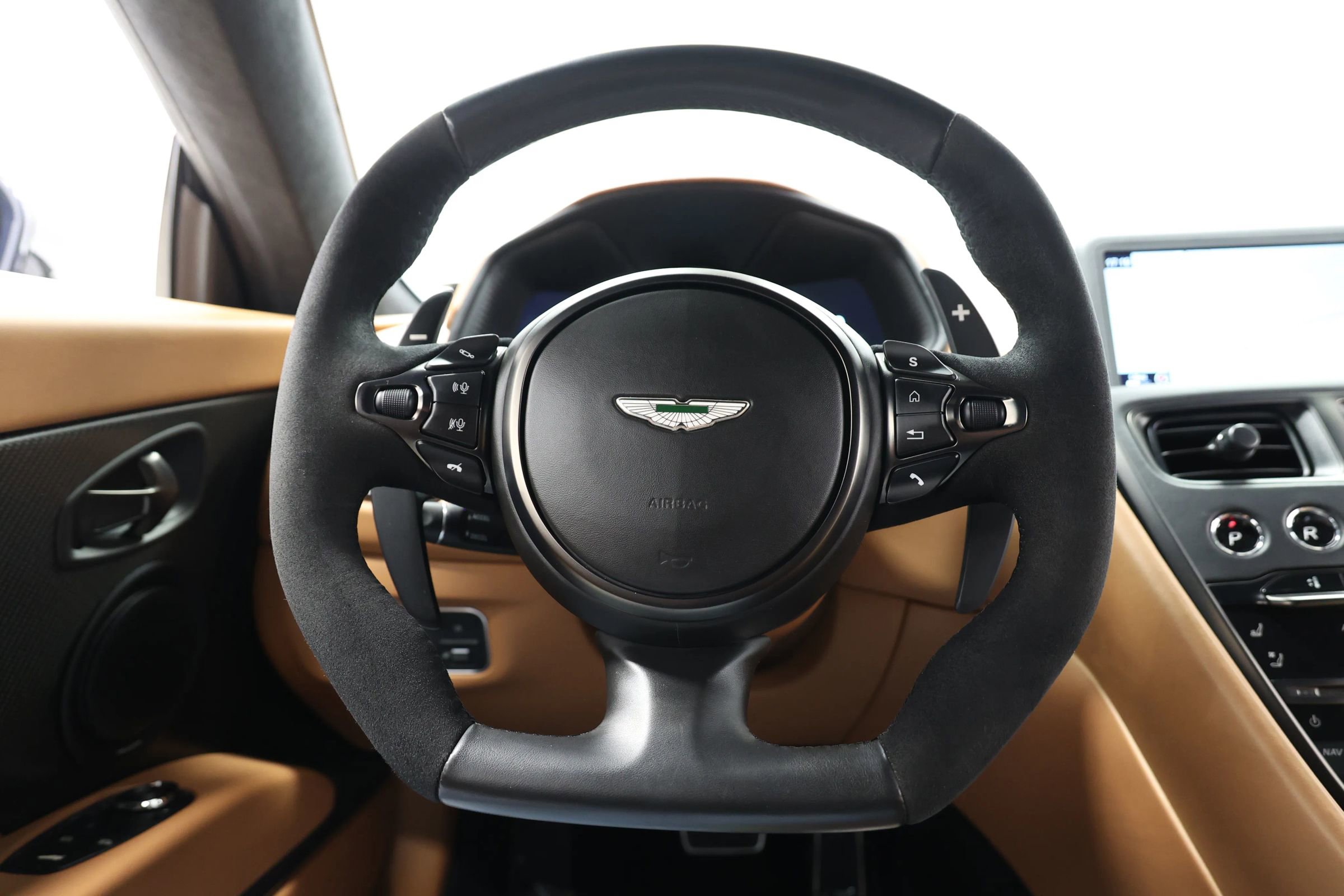Used 2020 Aston Martin DB11 AMR image 24