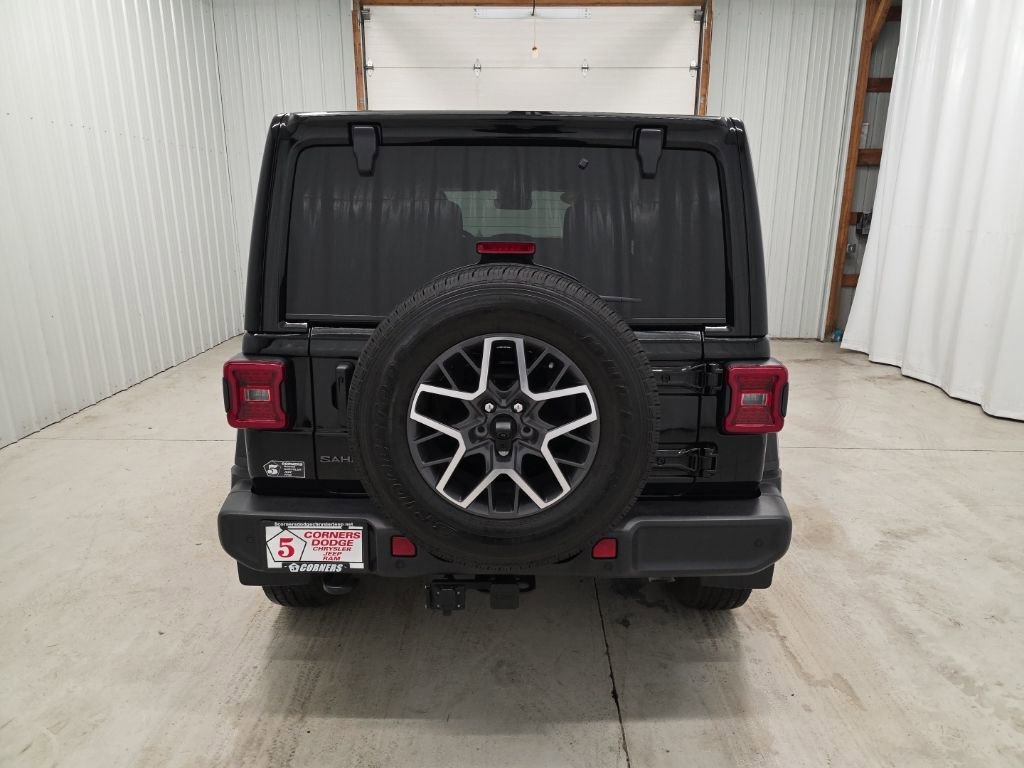 Used 2025 Jeep Wrangler Sahara w/ Technology Group image 4