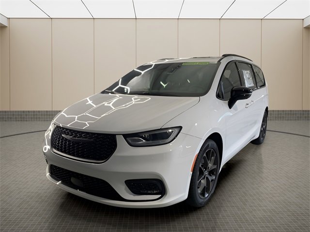 New 2024 Chrysler Pacifica Limited w/ S Appearance Package
