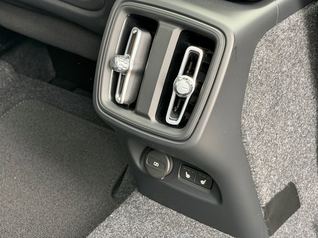 New 2026 Volvo XC40 B5 Core w/ Climate Package AWD/4WD image 12