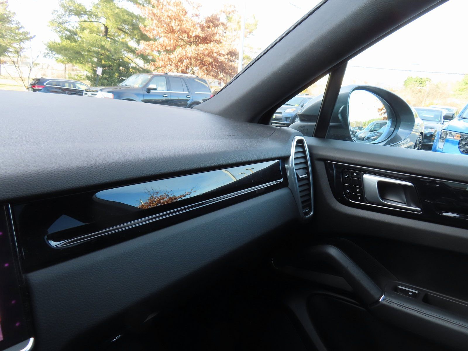 Used 2021 Porsche Cayenne Coupe image 22