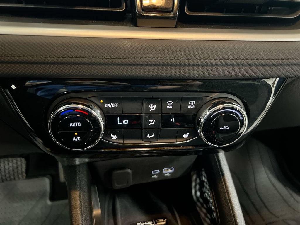 Used 2024 Chevrolet TrailBlazer LT w/ Convenience Package FWD image 16