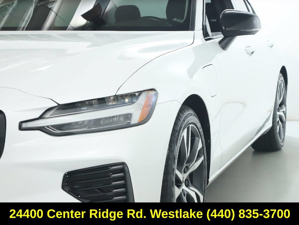 Used 2022 Volvo S60 T8 R-Design Expression AWD/4WD image 5