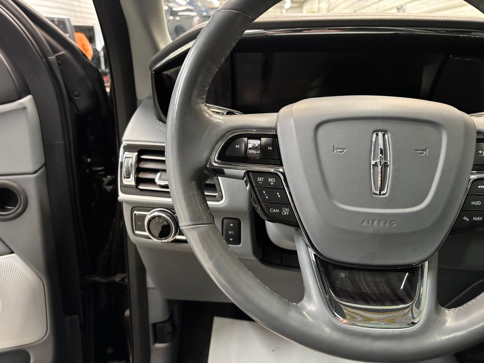 Used 2019 Lincoln Navigator L Reserve image 16