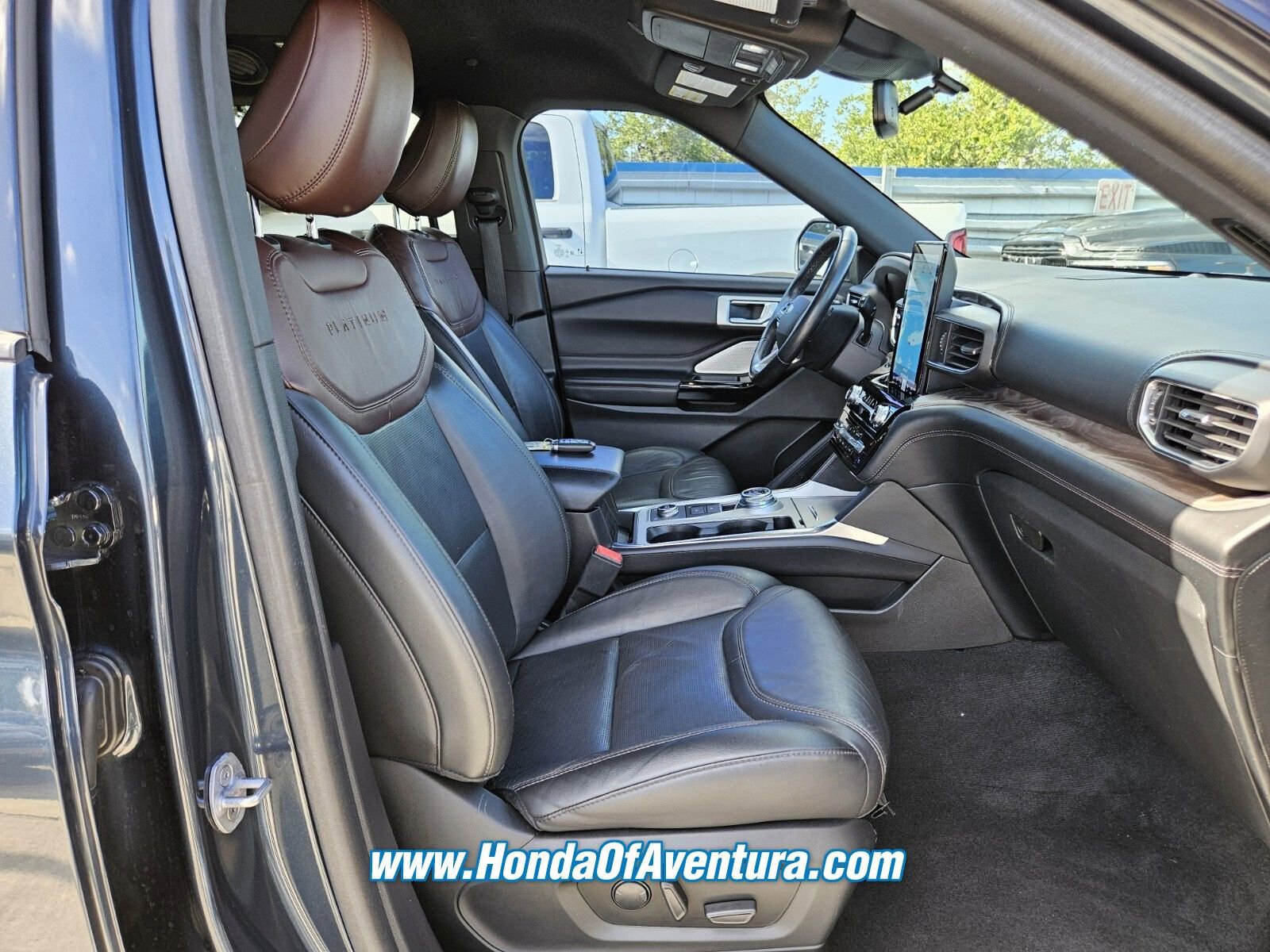 Used 2022 Ford Explorer Platinum w/ Technology Package image 17