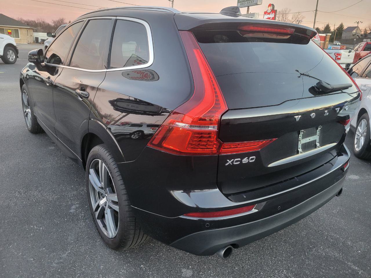 Used 2020 Volvo XC60 T5 Momentum image 4