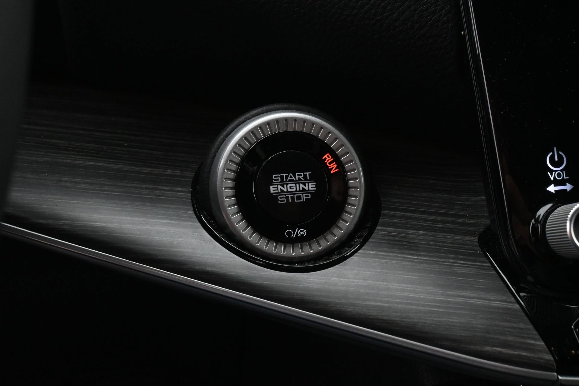 Used 2024 Jeep Wagoneer L Series II w/ Flexible Seating Group image 15