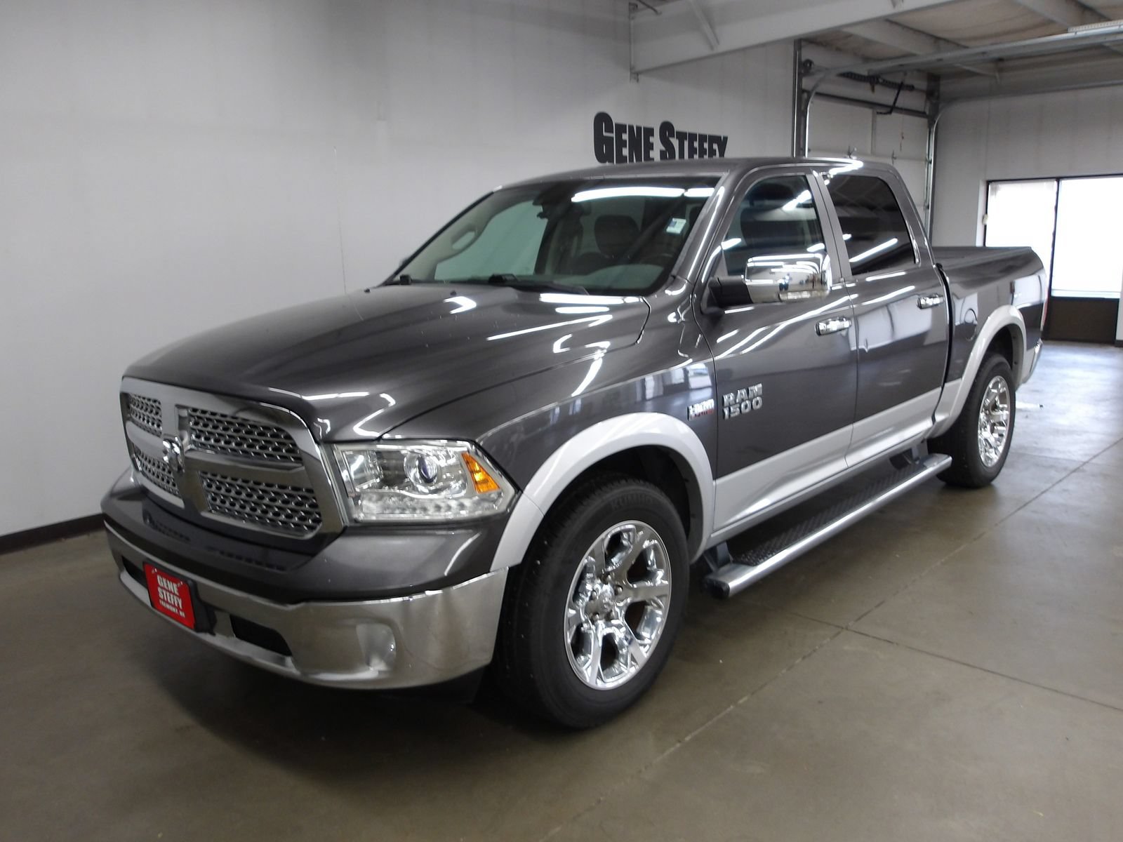 Used 2016 RAM 1500 Laramie AWD/4WD image 9
