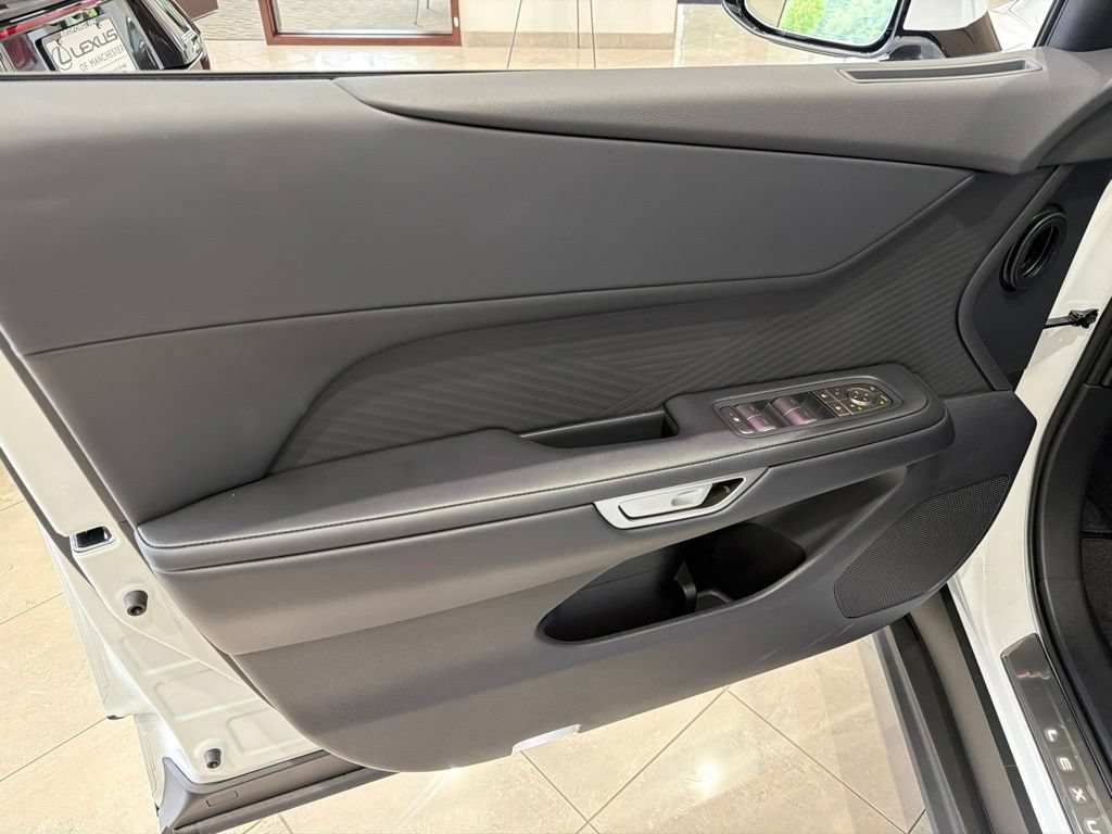 New 2026 Lexus ES 500e AWD/4WD image 9