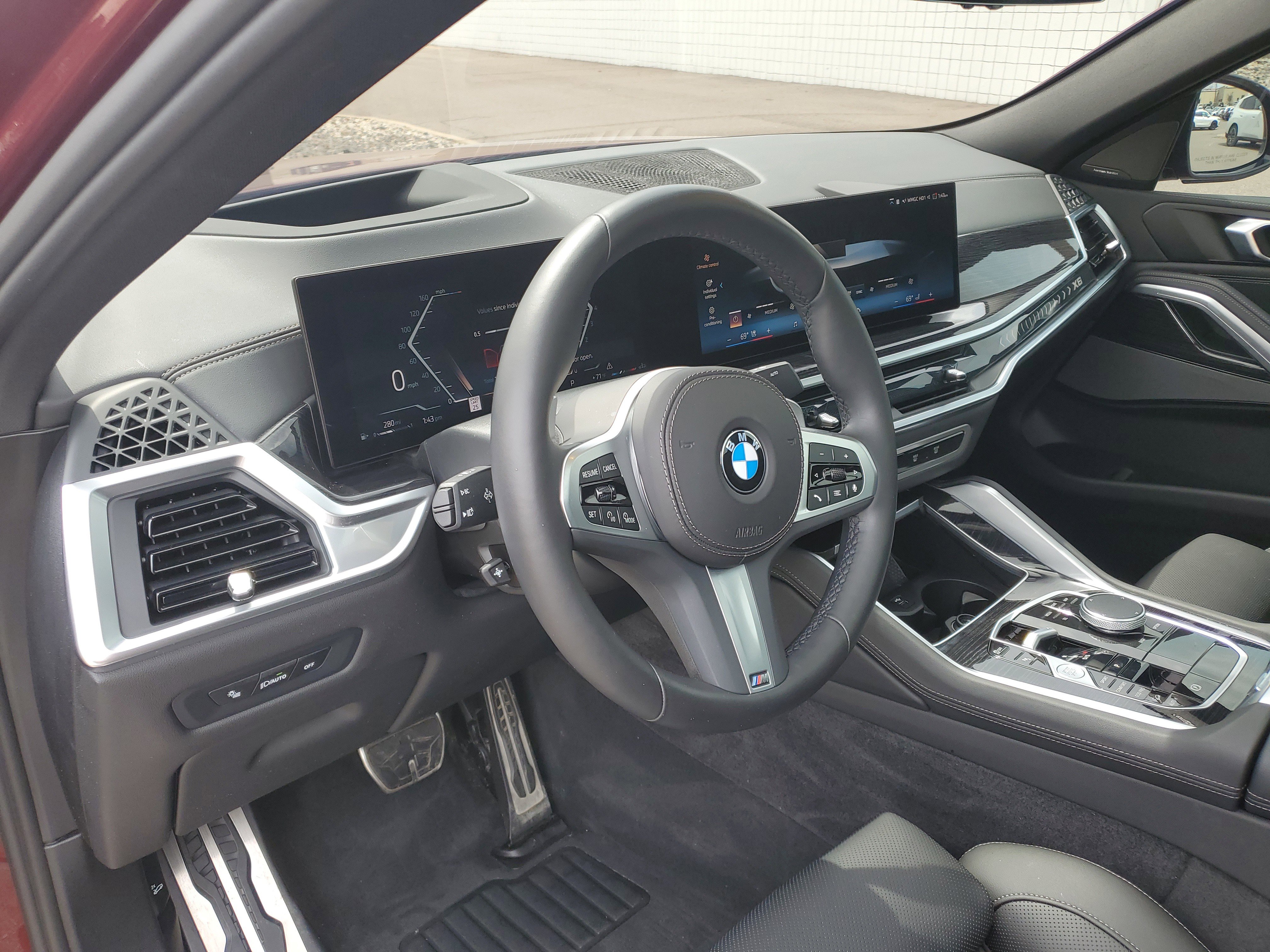 Certified 2024 BMW X6 xDrive40i w/ Premium Package image 10