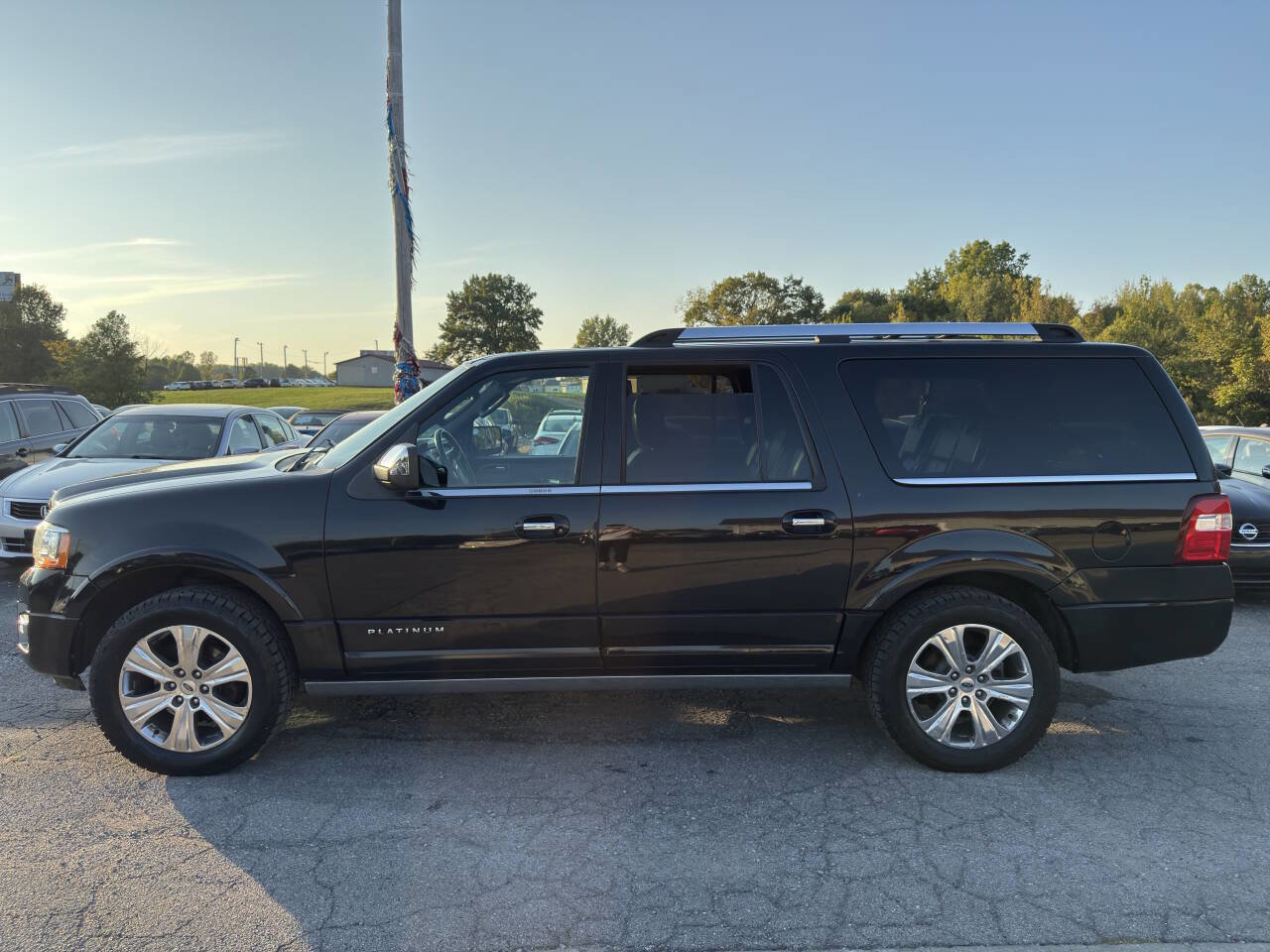 Used 2015 Ford Expedition EL Platinum image 3