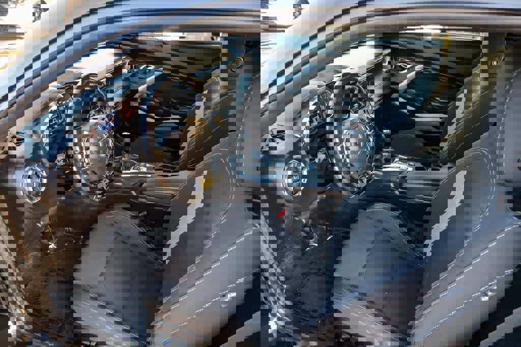 Used 2021 Chevrolet Camaro LT RWD image 18