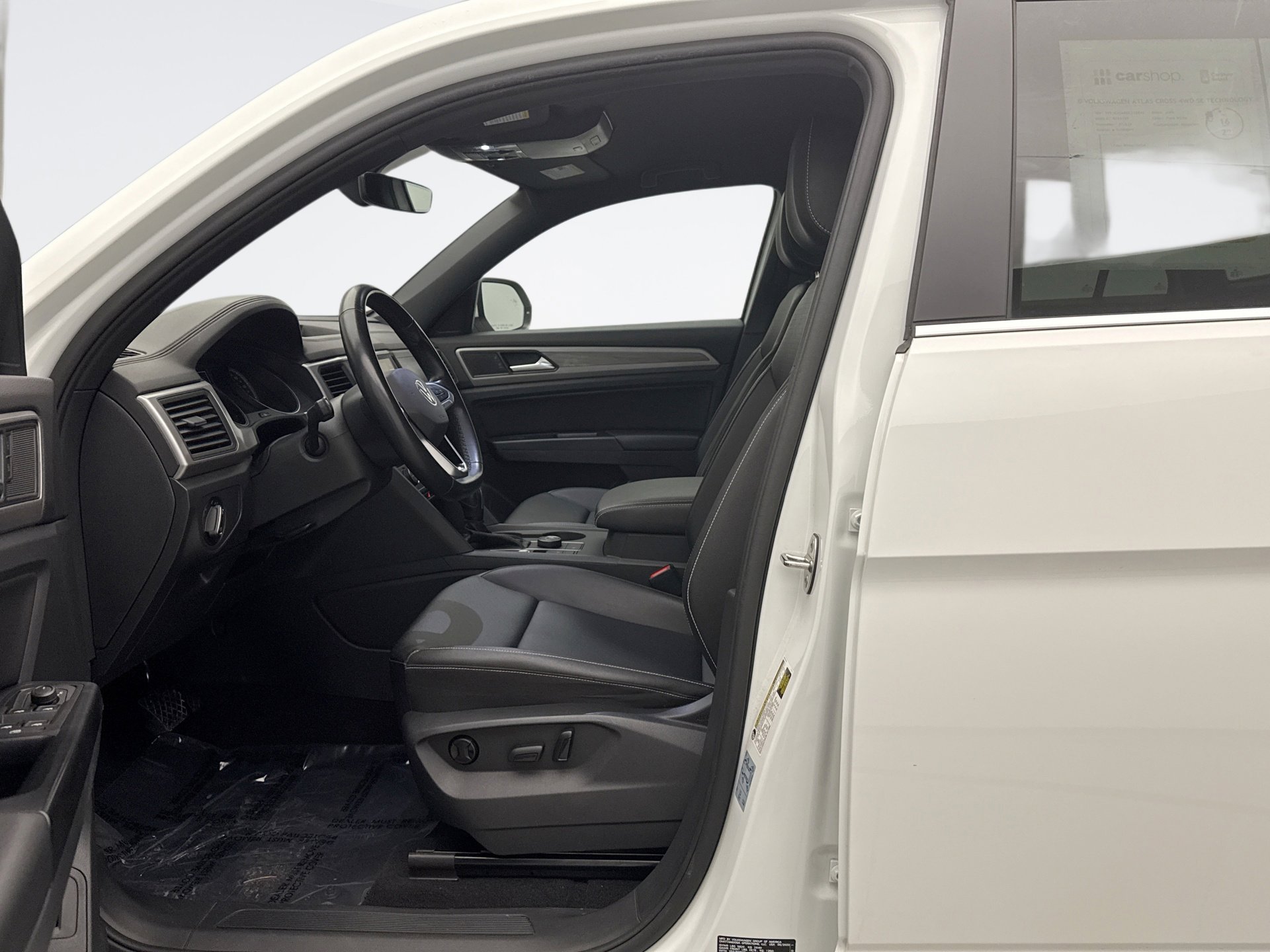 Used 2020 Volkswagen Atlas Cross Sport SE w/ Towing Package image 11