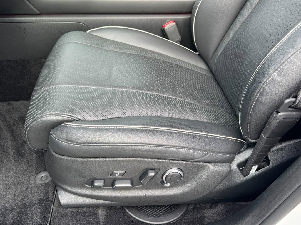 Certified 2025 Genesis GV80 2.5T Prestige image 16