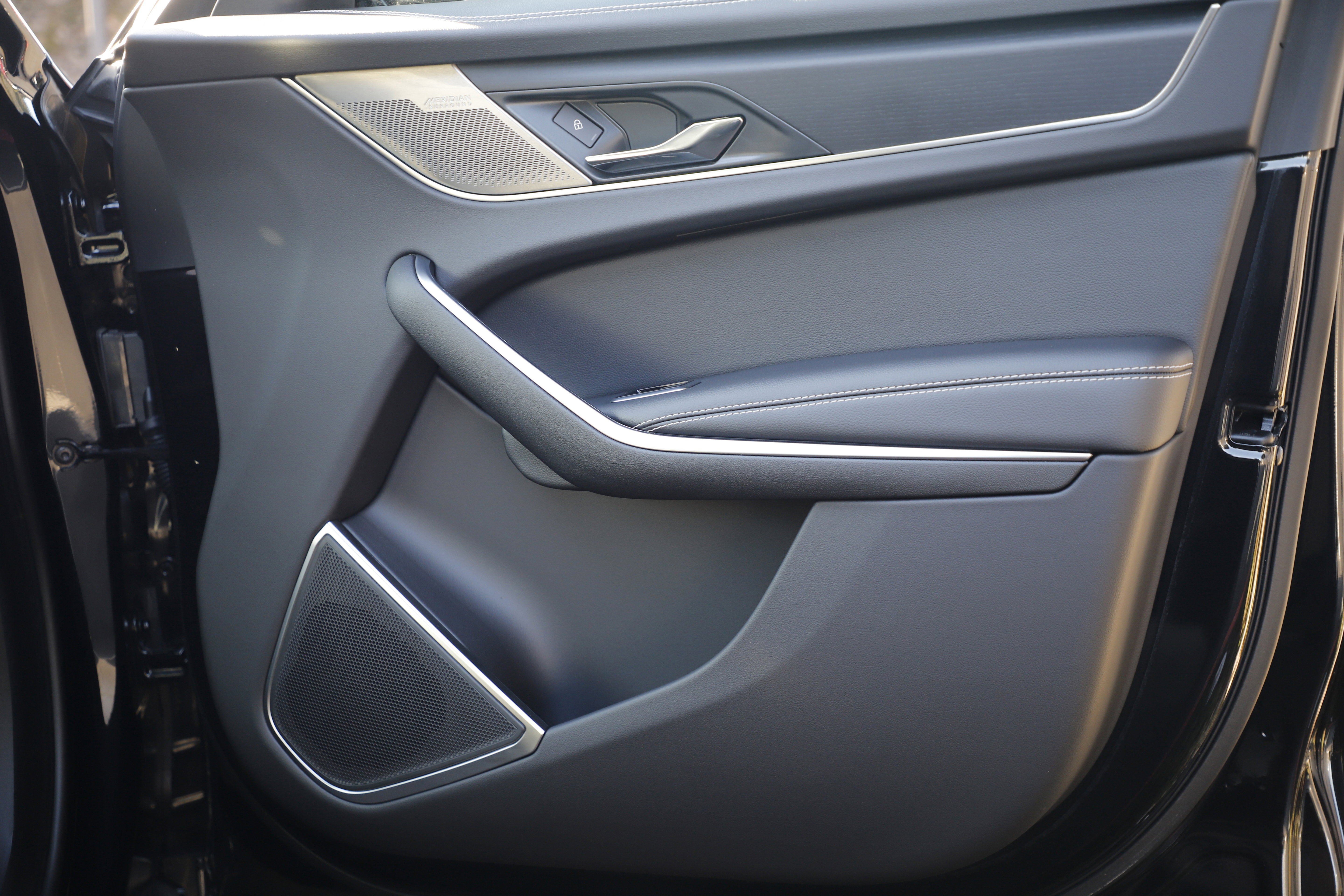 New 2026 Jaguar F-PACE R-Dynamic S image 7