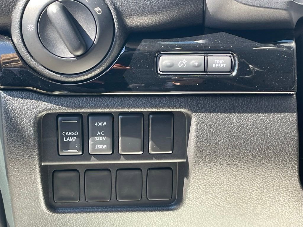 Used 2024 Nissan Titan SV w/ SV Convenience Package image 30