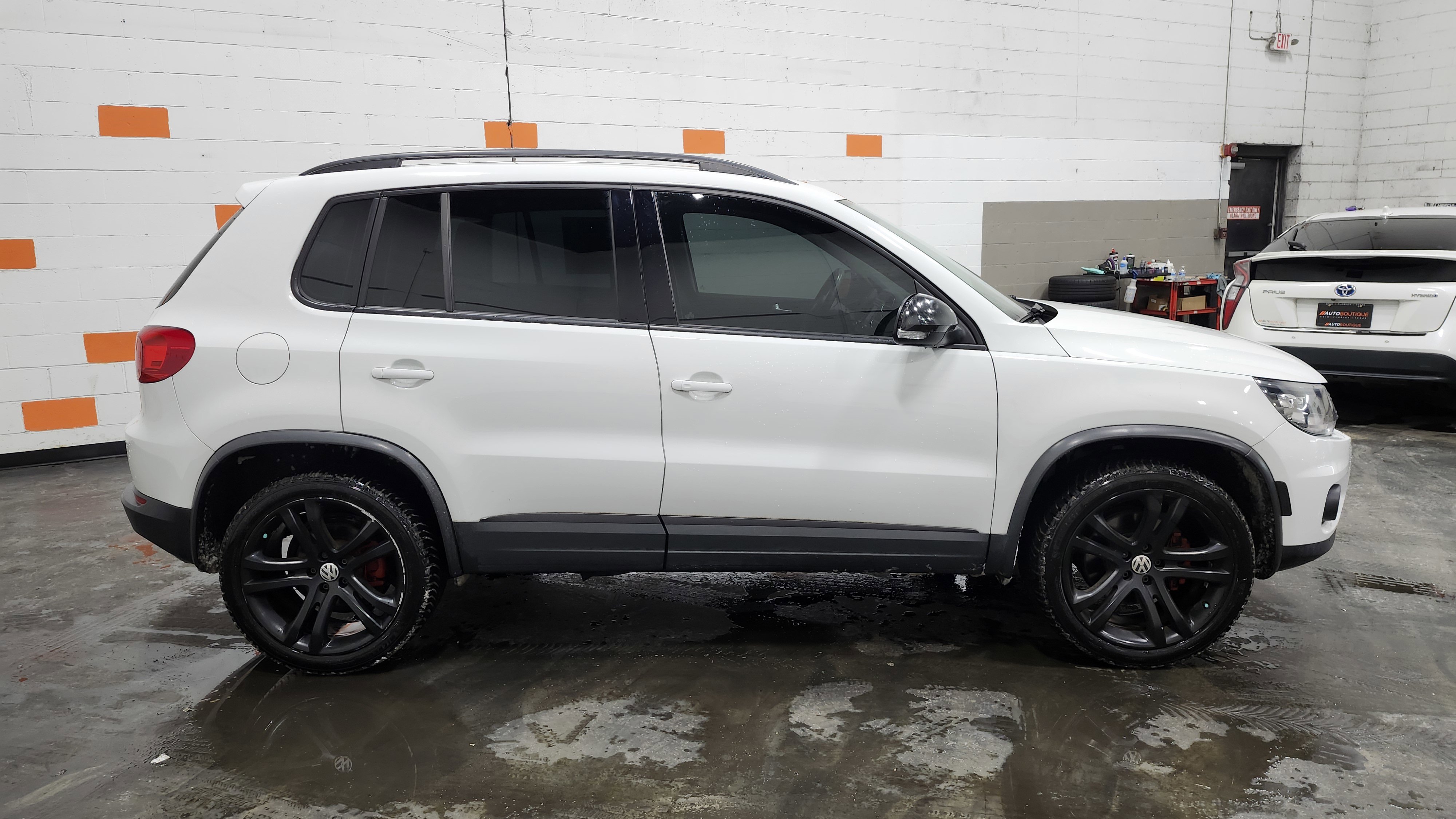 Used 2017 Volkswagen Tiguan SEL image 16