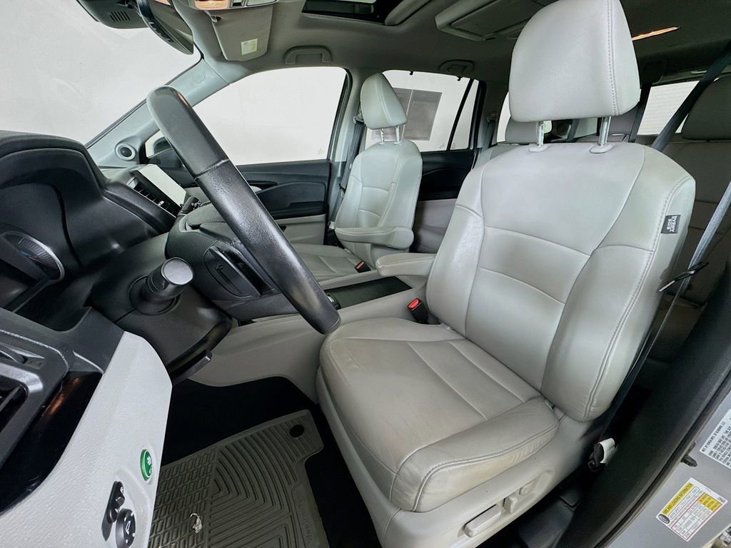 Used 2021 Honda Pilot Touring video 2