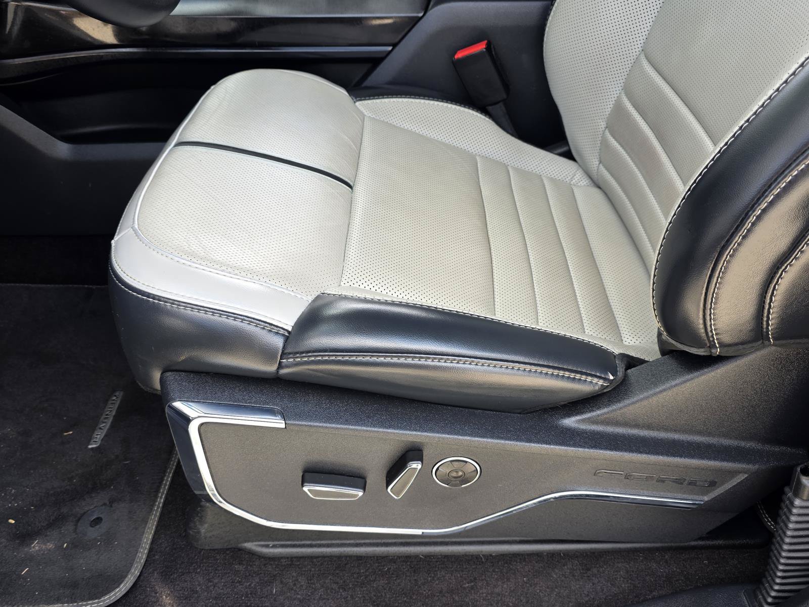 Used 2022 Ford F150 Lightning Platinum AWD/4WD image 20