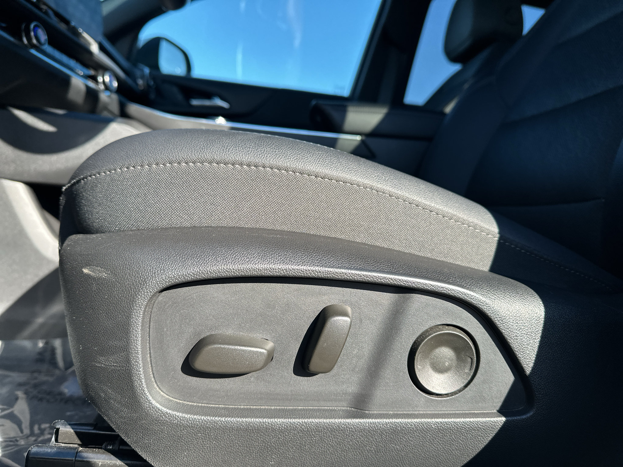 Used 2026 Chevrolet Equinox LT w/ Convenience Package II AWD/4WD image 12