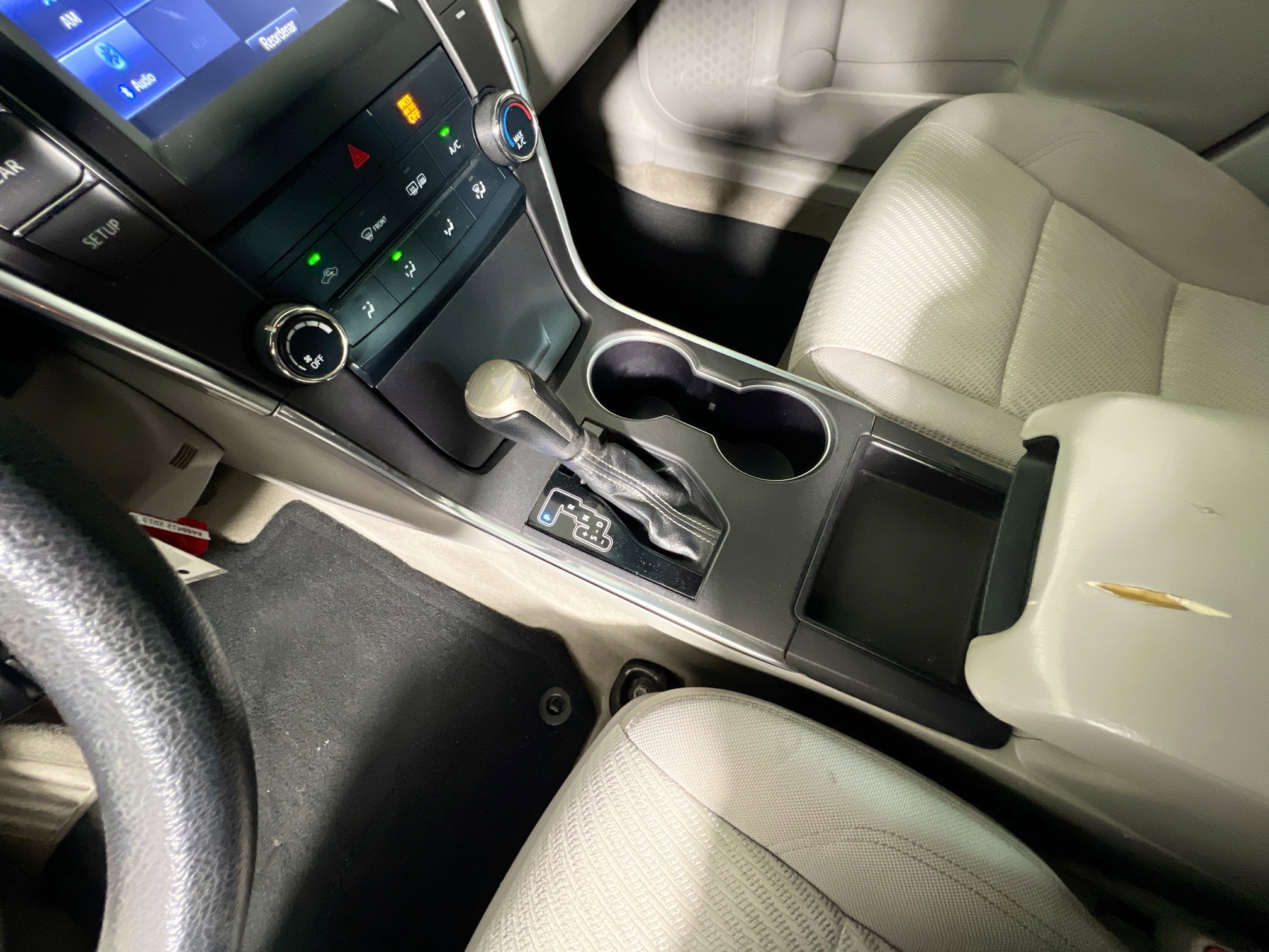 Used 2015 Toyota Camry LE image 25