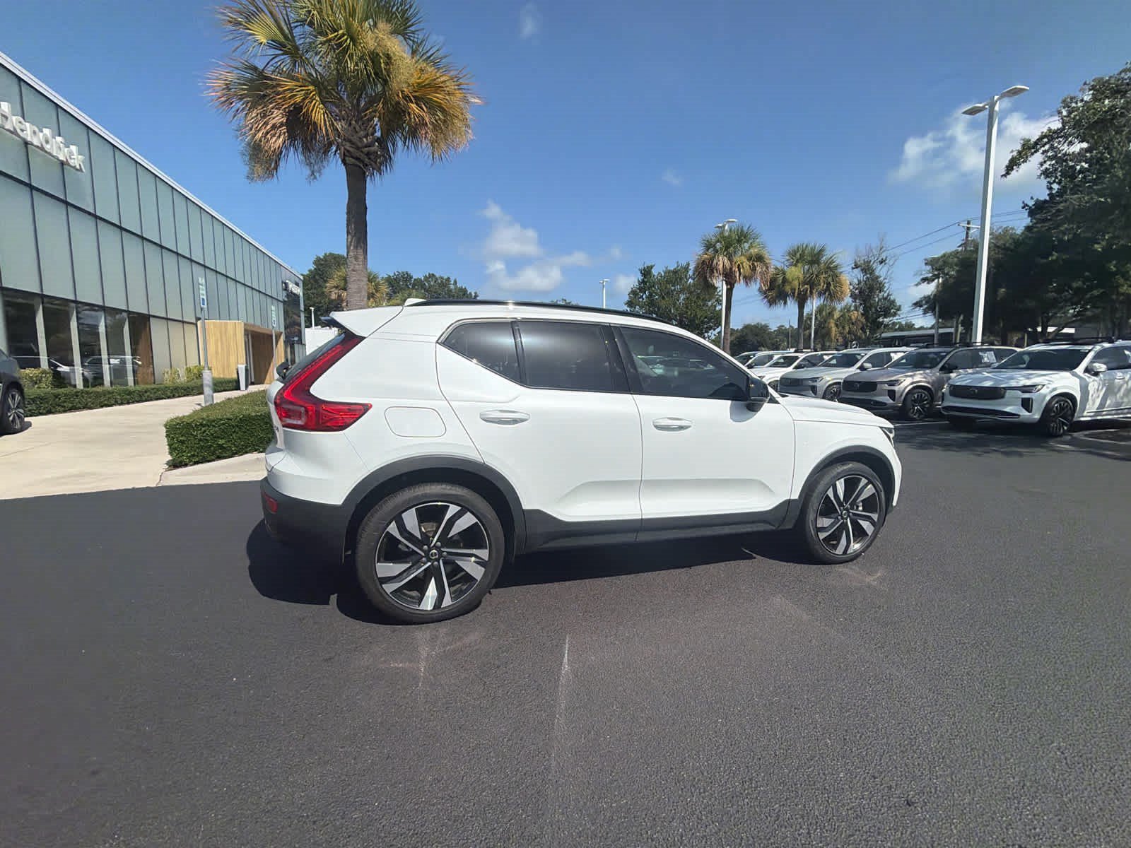 Certified 2023 Volvo XC40 B4 Plus w/ Protection Package Premier FWD image 23