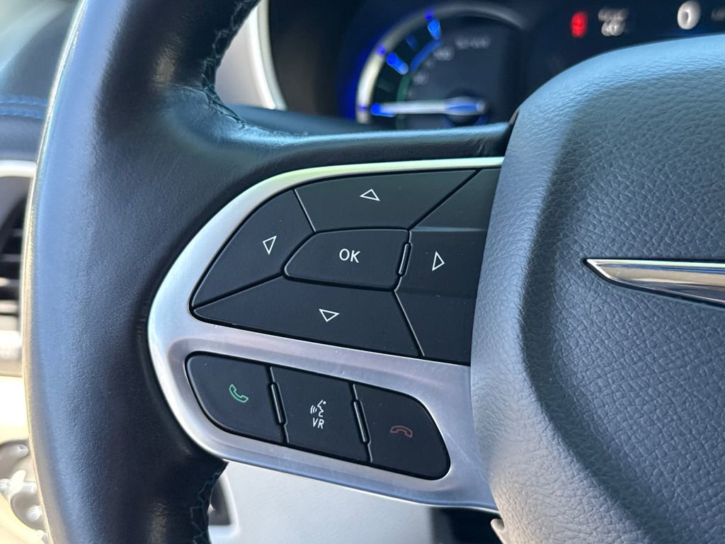 Used 2021 Chrysler Pacifica Touring-L image 31