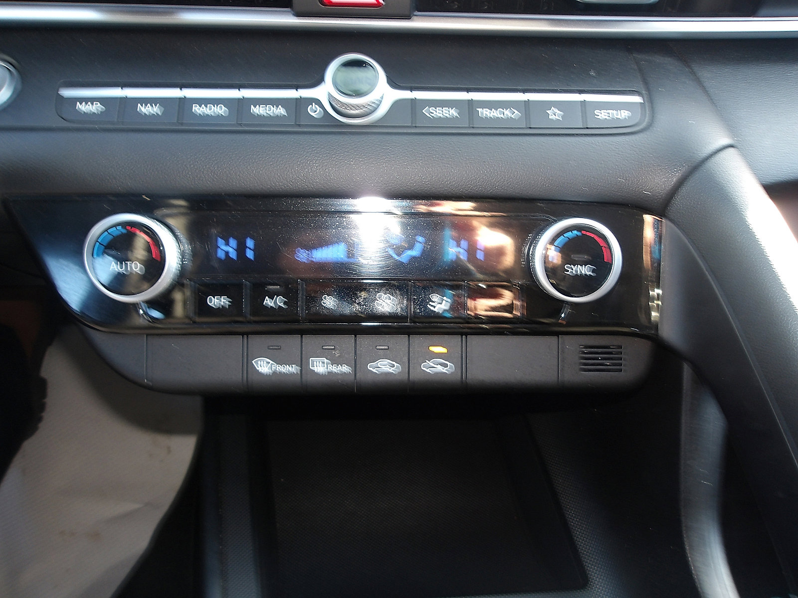 Certified 2024 Hyundai Elantra SEL image 21