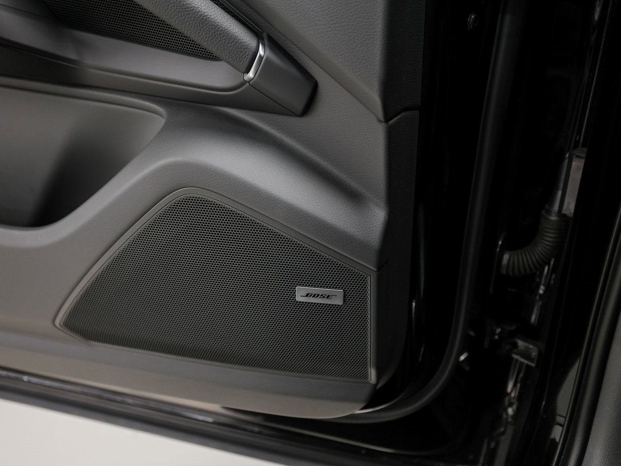 Certified 2023 Porsche Cayenne Platinum Edition image 22