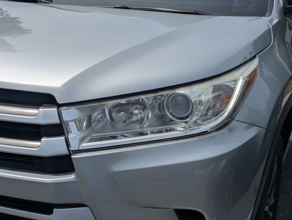 Used 2017 Toyota Highlander LE FWD image 30