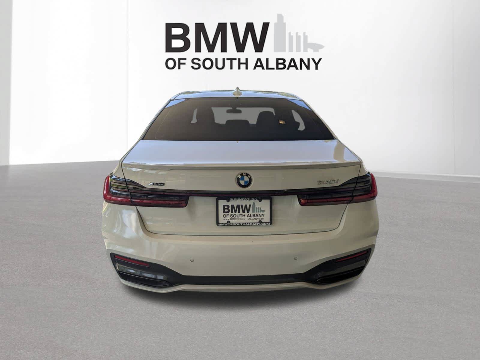 Used 2022 BMW 740i xDrive w/ M Sport Package AWD/4WD image 4