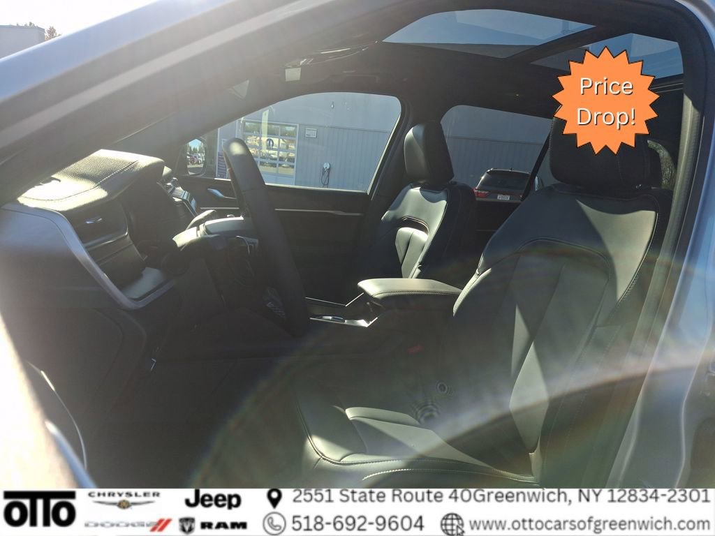 New 2025 Jeep Grand Cherokee Limited w/ Black Appearance Package image 10