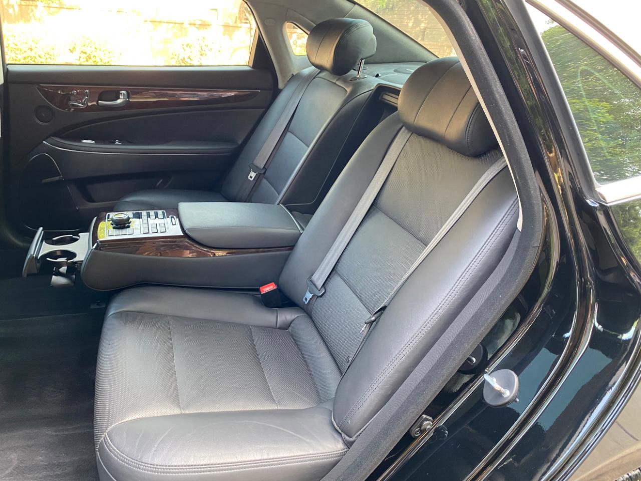 Used 2015 Hyundai Equus Signature image 40