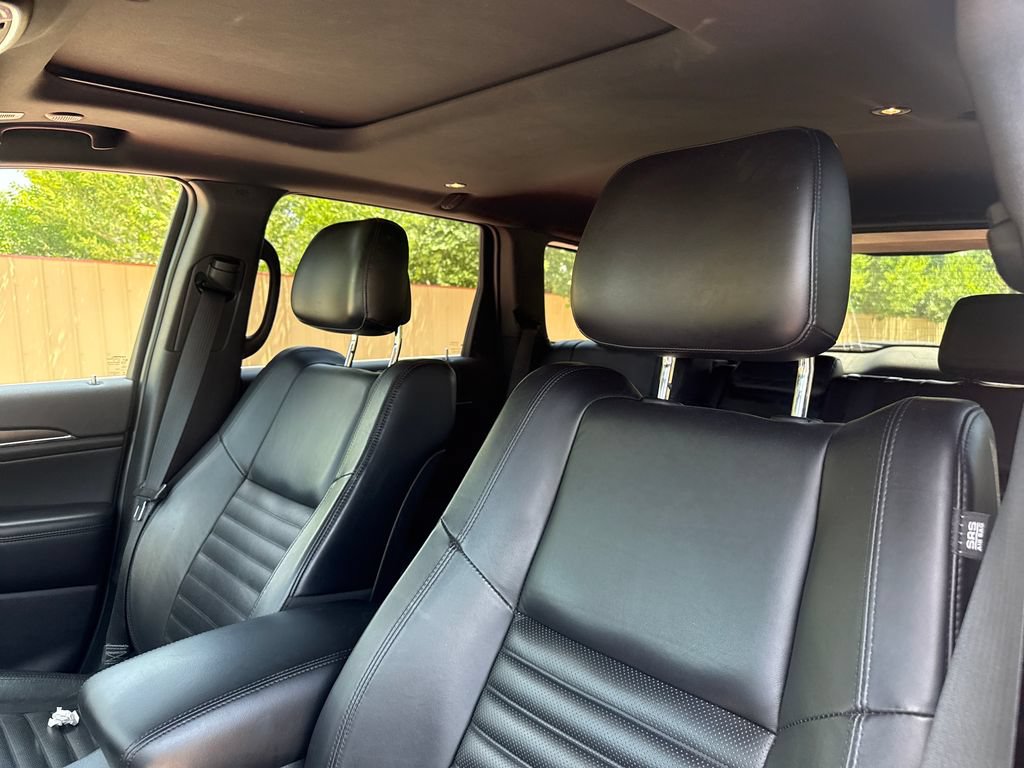 Used 2018 Jeep Grand Cherokee Limited AWD/4WD image 12