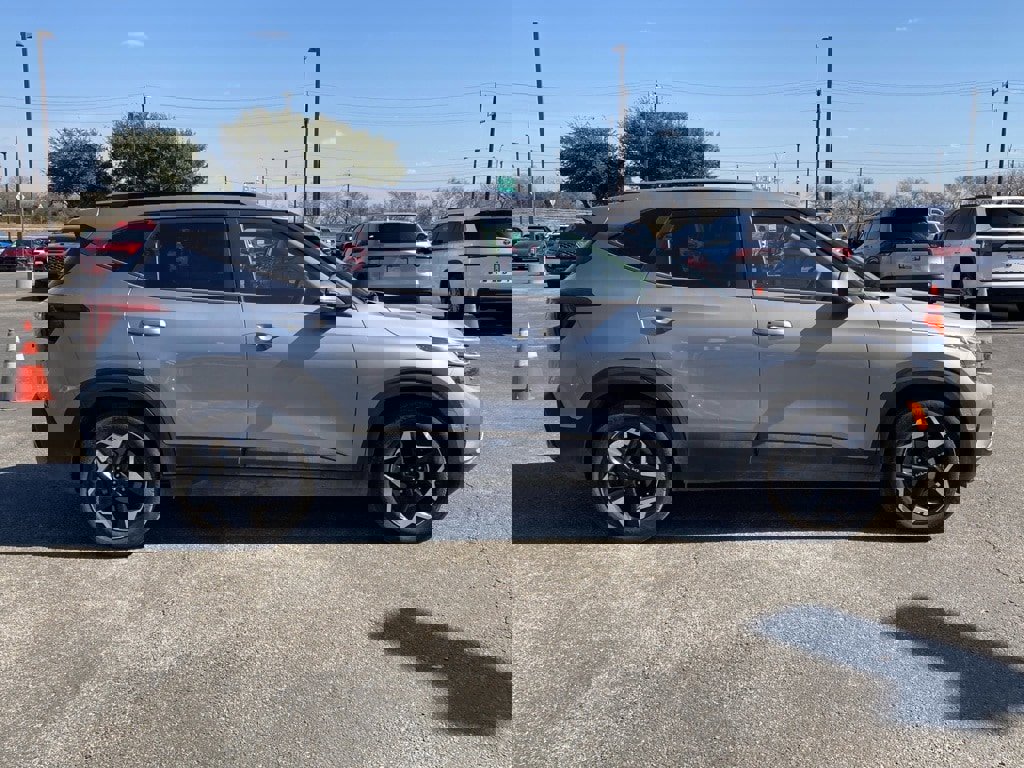 Used 2025 Kia Seltos S image 3