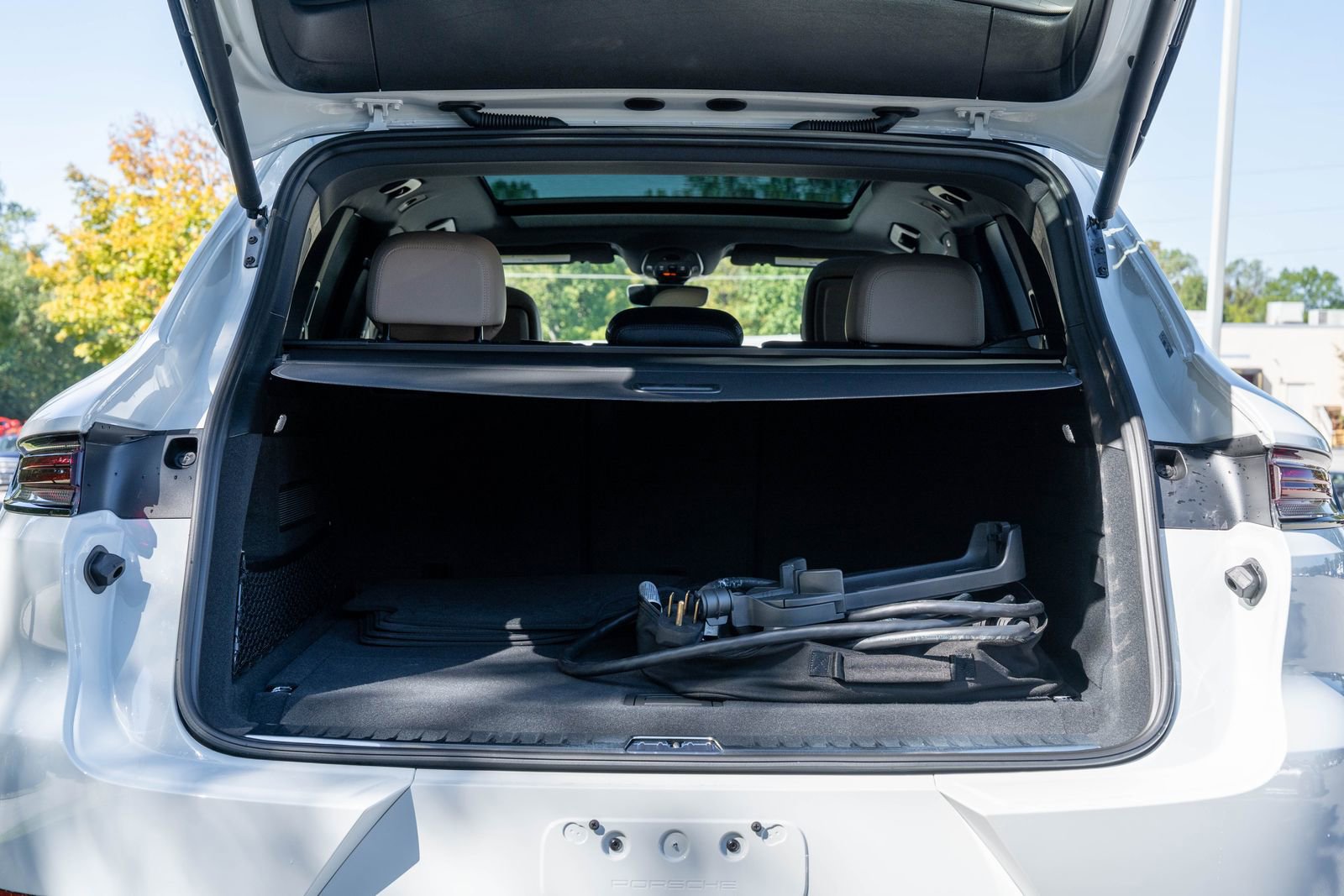 Certified 2025 Porsche Cayenne E-Hybrid w/ Premium Package Plus image 14