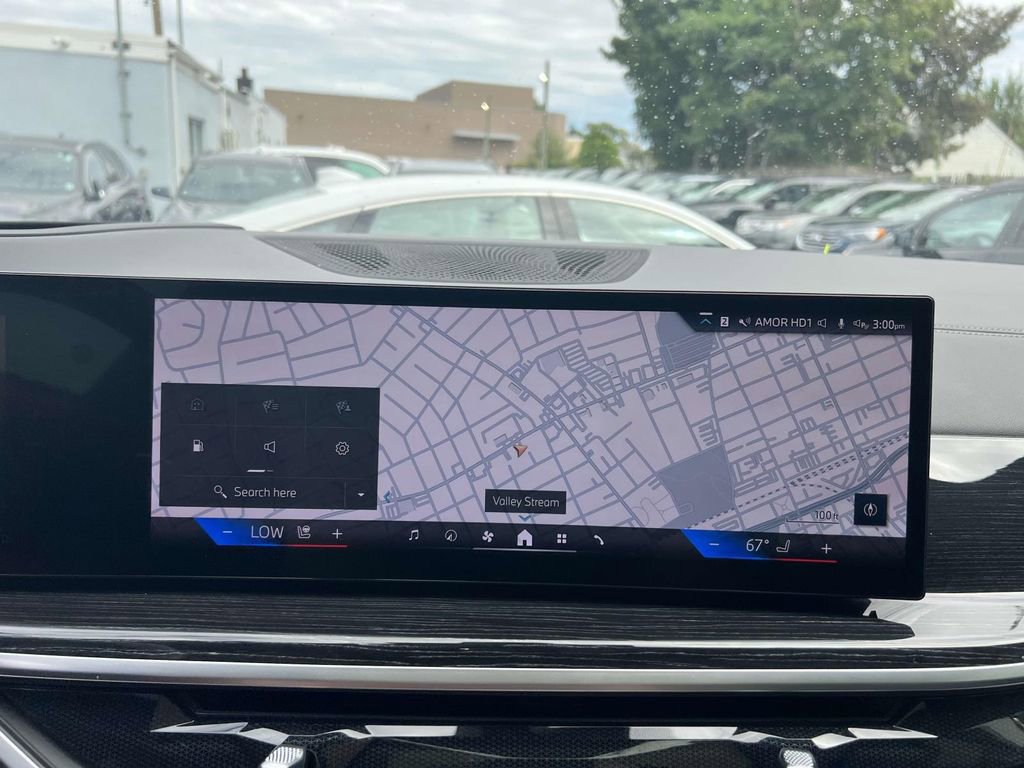 Used 2024 BMW X7 xDrive40i w/ M Sport Package image 27