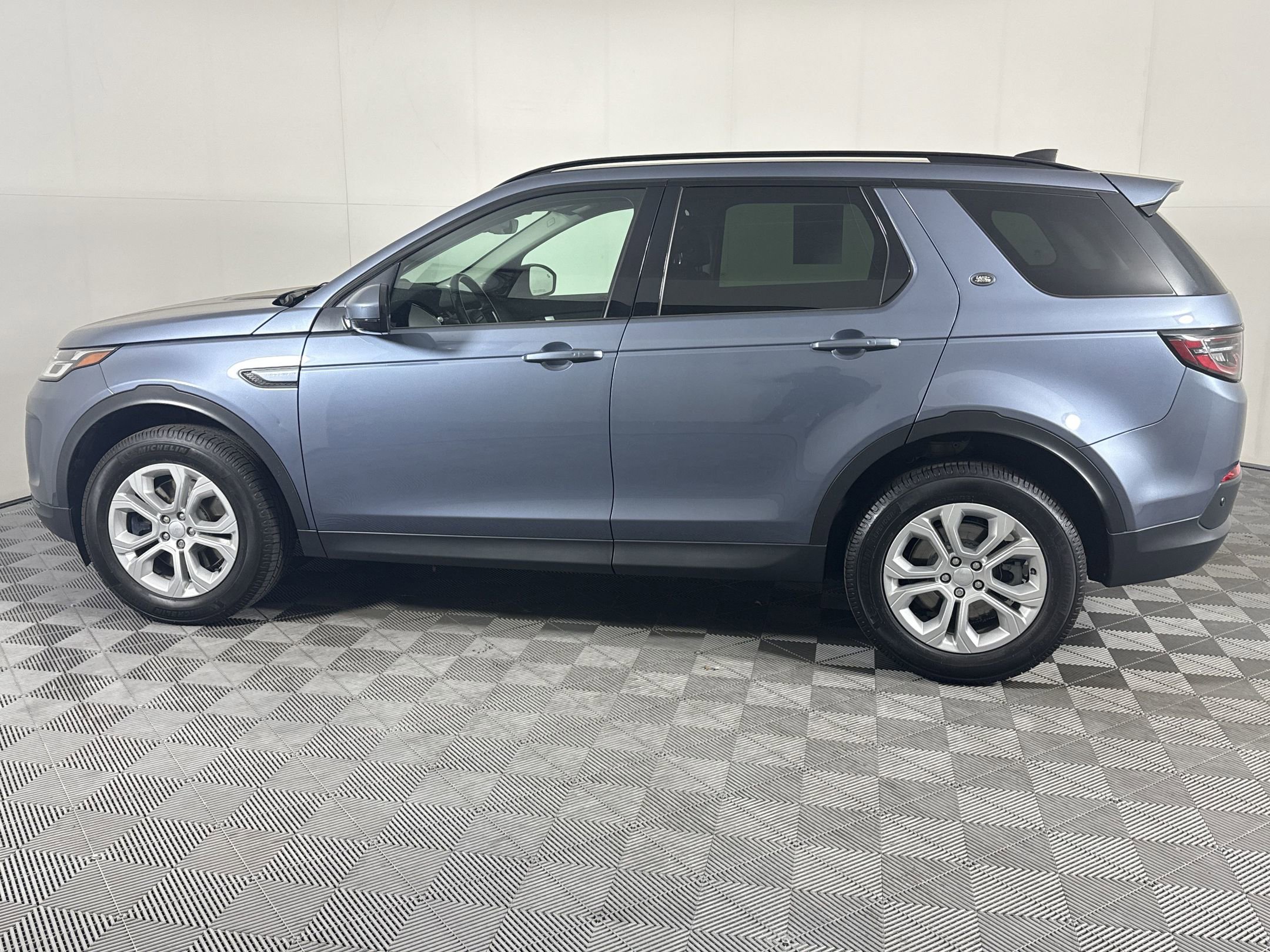 Used 2022 Land Rover Discovery Sport S image 2