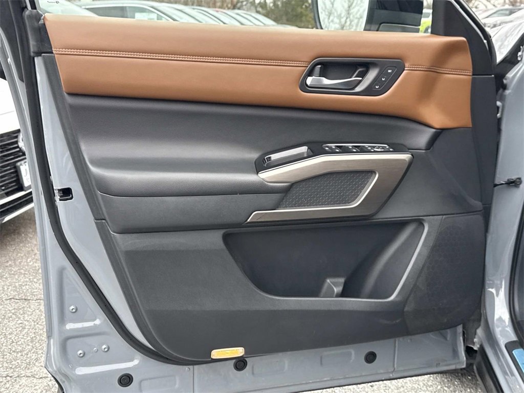 Certified 2022 Nissan Pathfinder Platinum w/ Cargo Package image 16